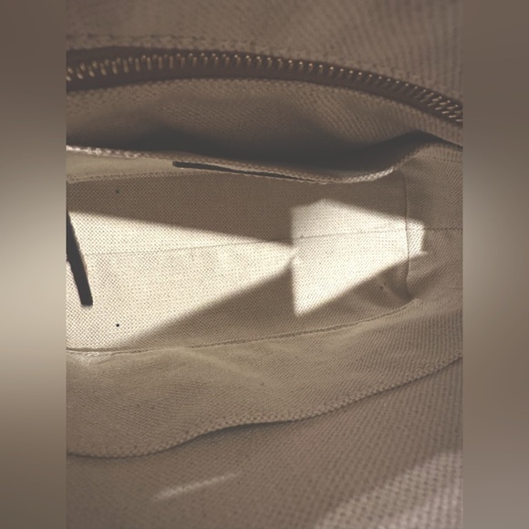 NWT Hydrangea Monogram Penny Crossbody - Picture 8 of 10